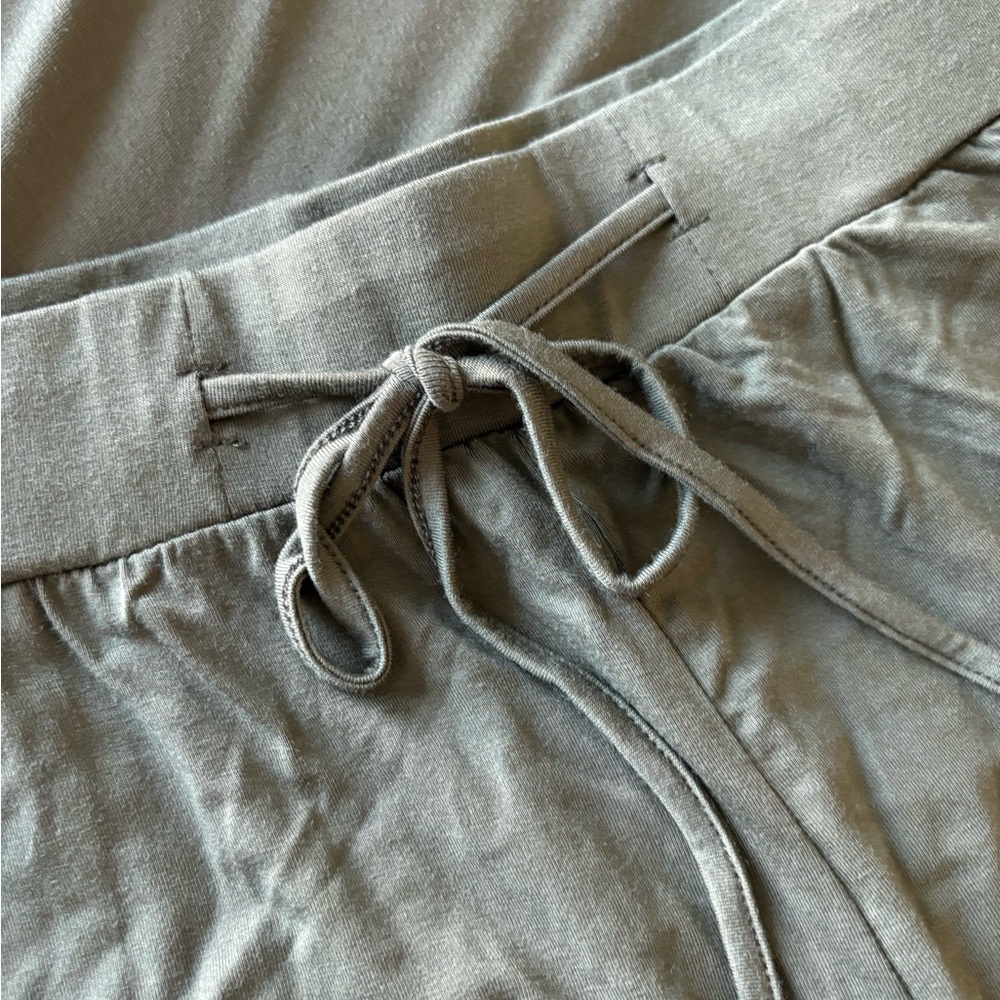 Cozy Earth short sleeve shirt top and shorts bamboo pajama set small olive green - Picture 6 of 13